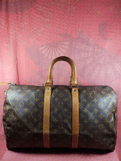 do louis vuitton bags have feet on the bottom